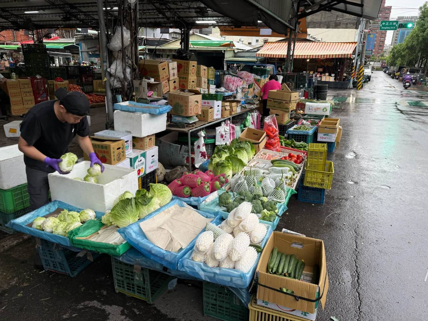 颱風導致到貨量減少 桃園蔬菜批發市場平均交易價格上漲34% 颱風導致到貨量減少 桃園蔬菜批發市場平均交易價格上漲34%