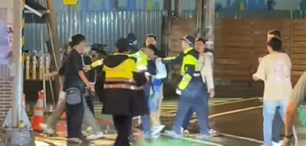 火車站前移工酒後口角 壢警將3泰籍男帶回管束 火車站前移工酒後口角 壢警將3泰籍男帶回管束