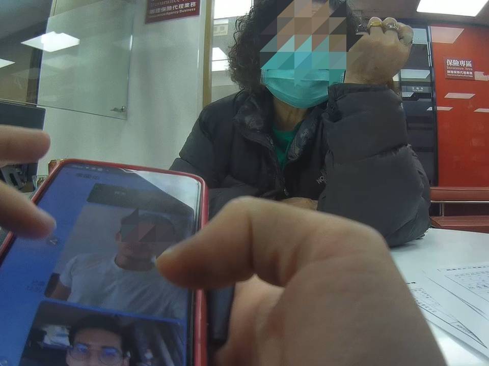 借錢反淪人頭戶？婦欲寄提款卡給「外國網友」 桃警一句話點醒她