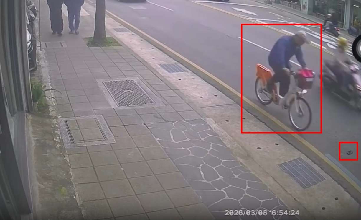 婦手機掉中壢街頭遭單車伯撿走「人間蒸發」家屬嘆：回憶都在裡面