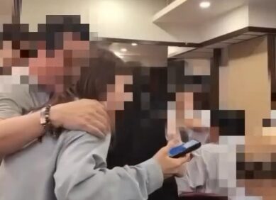 黃世杰女助理跑行程遭搭肩、拉手「地方人士」涉性騷20萬交保 黃世杰女助理跑行程遭搭肩、拉手「地方人士」涉性騷20萬交保