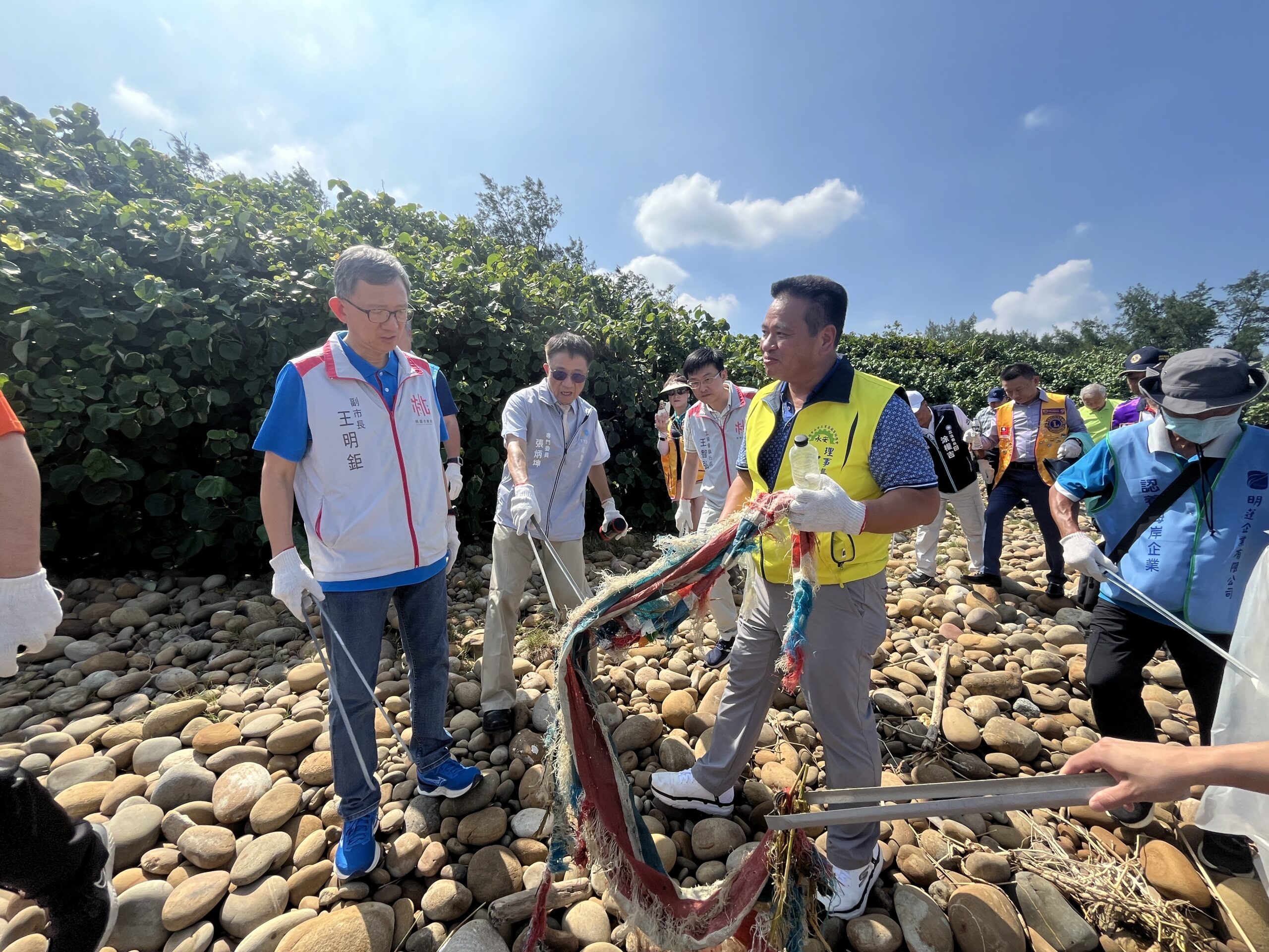 出席淨灘活動守護海岸風光 王明鉅:將打造最亮眼的濱海觀光廊帶