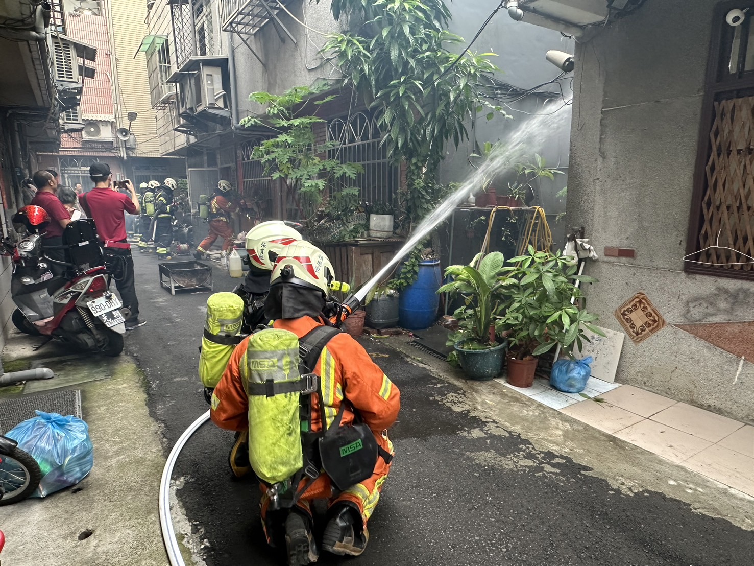 桃消第二大隊前進市場逼真演練 結合「這物」強化救災效能