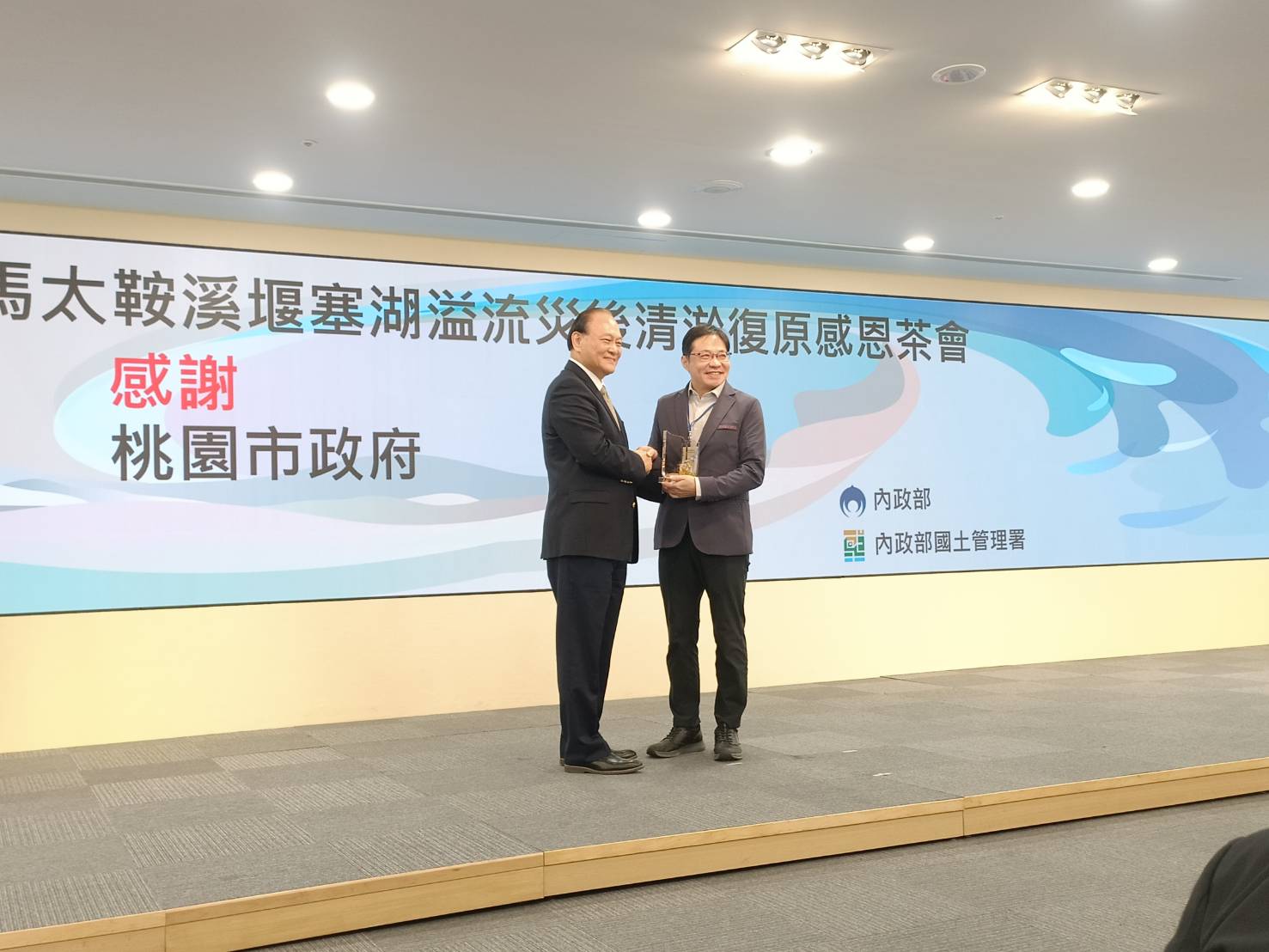 助花蓮馬太鞍溪災後復原 桃園市府動員千人清淤逾八千噸獲表揚