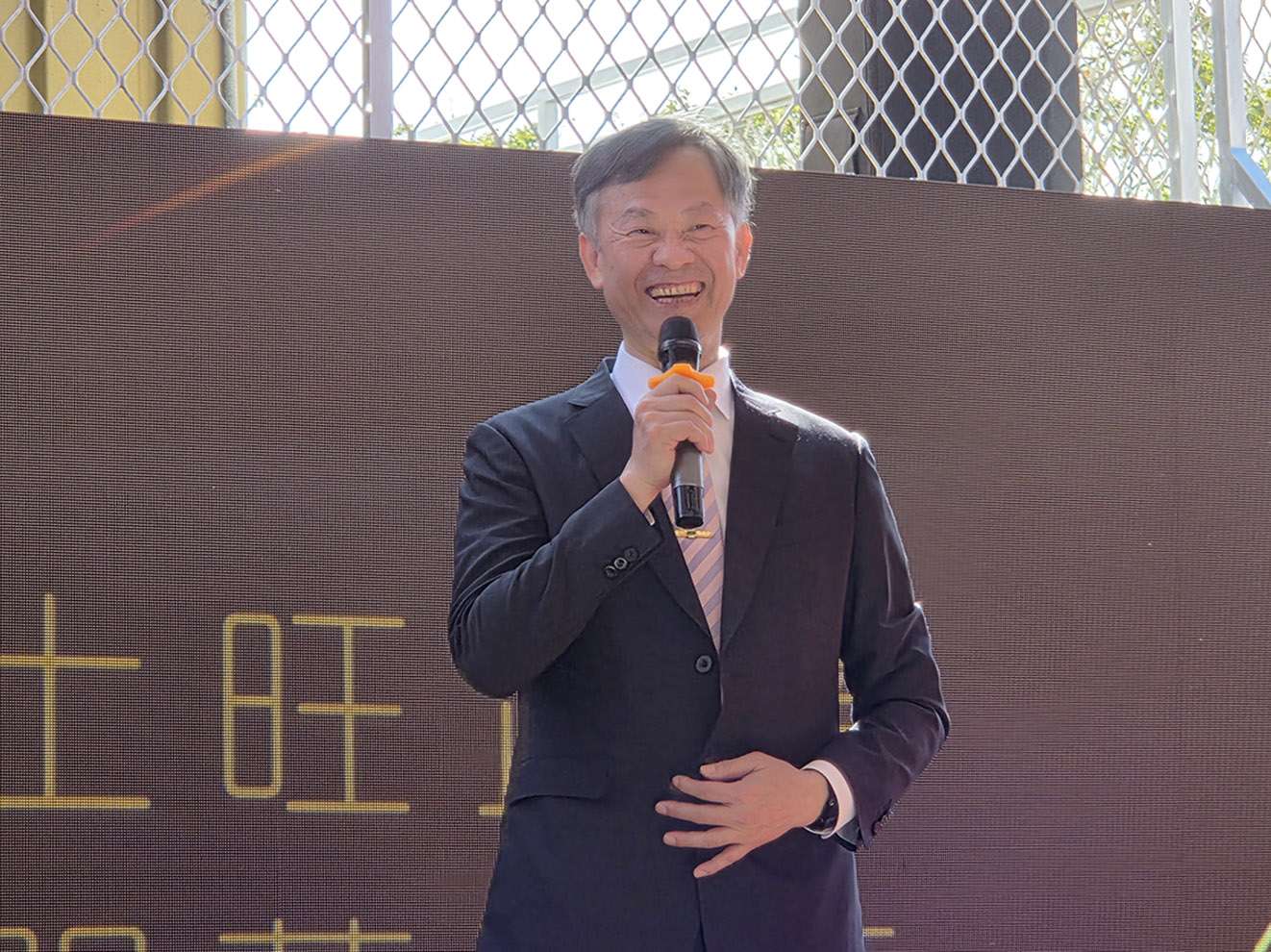 前桃警副局長陳武康退而不休 投入地板建材創事業第二春