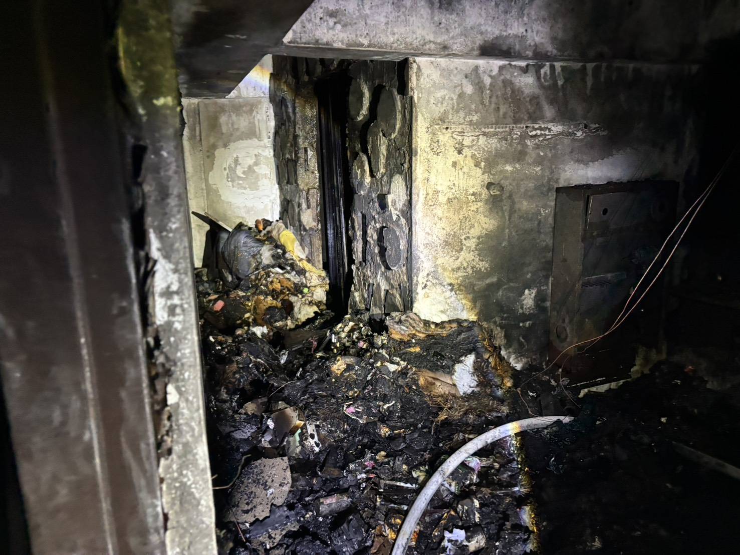 破案了！桃園女疑燒垃圾引發和平路住宅大火 涉縱火遭逮捕