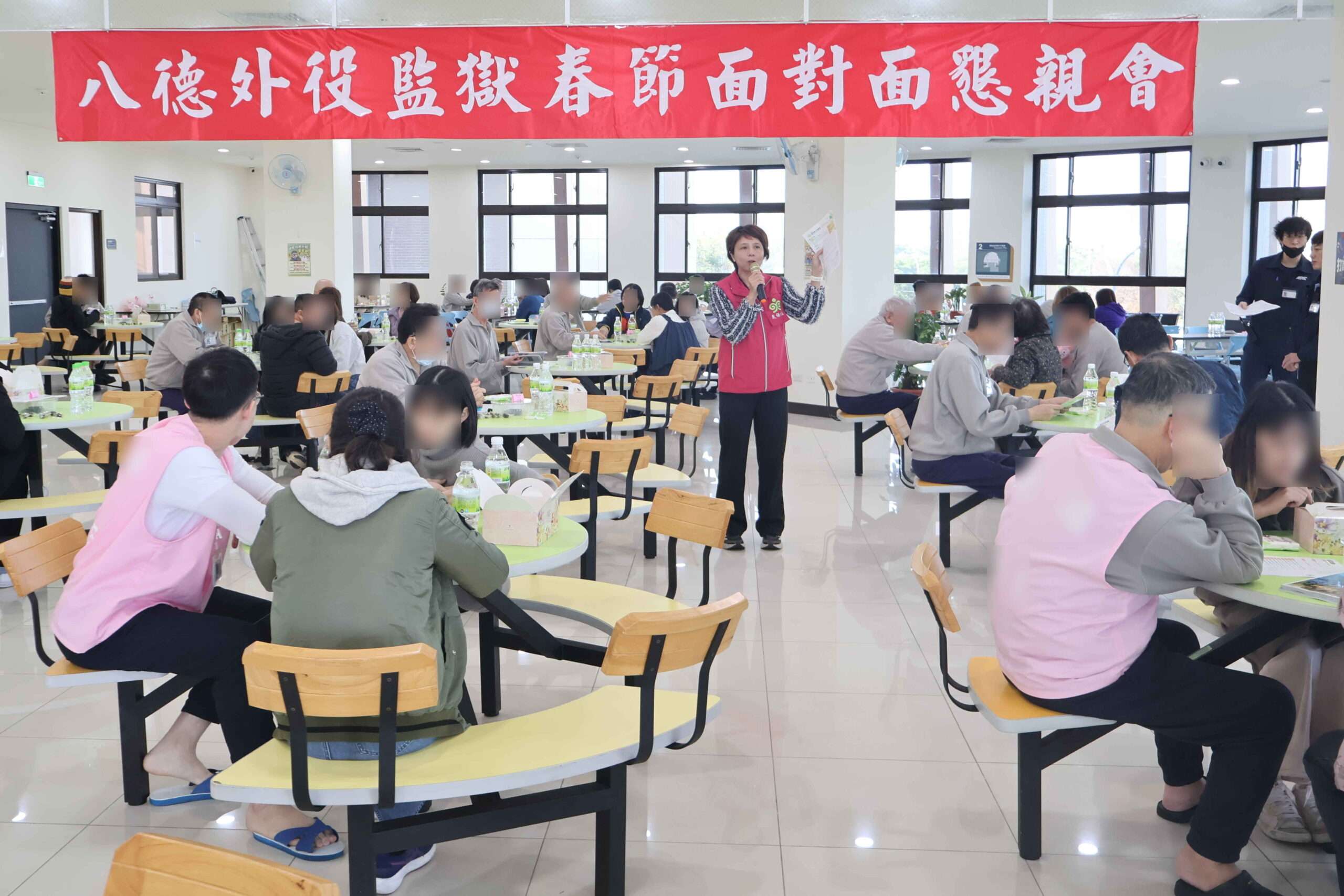 八德外役監春節懇親活動登場 38收容人與家屬溫馨團圓