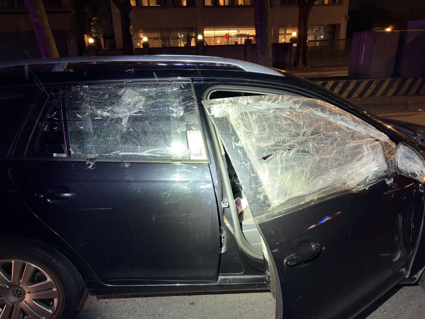 【有片】大年初一不平靜!桃園男借貸糾紛遭砸車 驚慌逃跑竟自撞 【有片】大年初一不平靜!桃園男借貸糾紛遭砸車 驚慌逃跑竟自撞