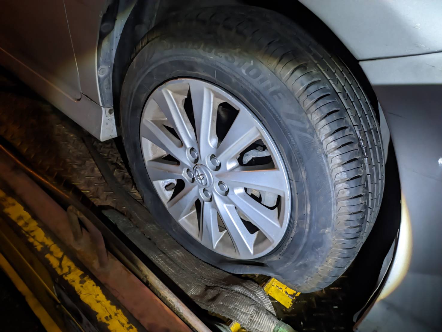 手推車也「開」上國道？7車猛撞慘遭刮花、爆胎