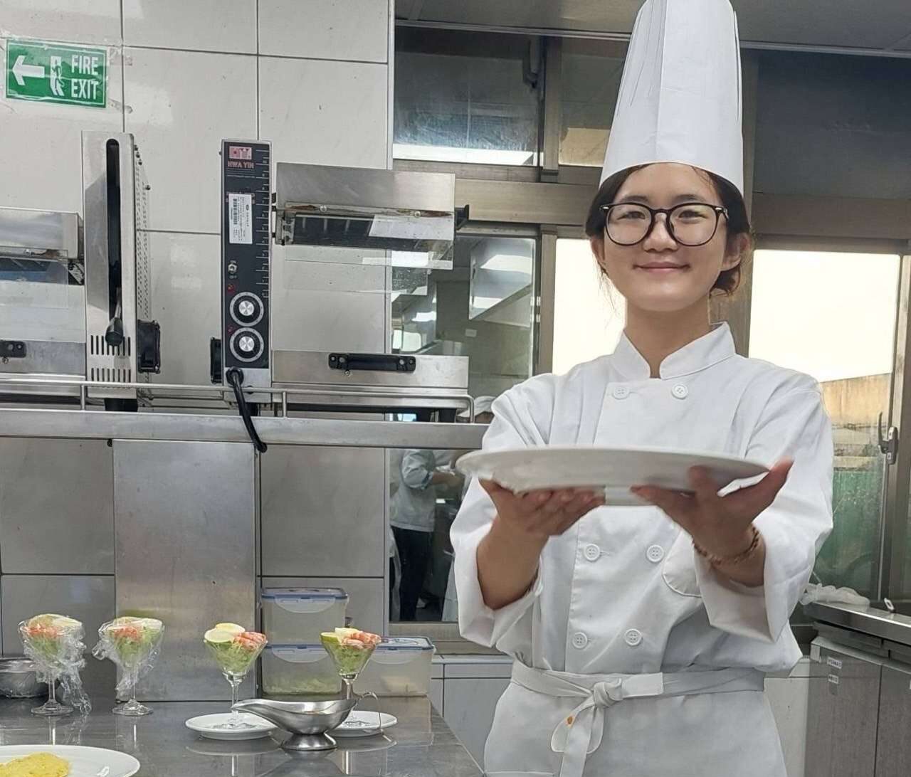 公司併購被迫失業！她靠桃竹苗分署職訓 3個月變身五星飯店助廚