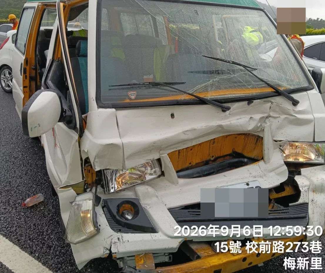 國1五楊高架3車連環撞！8人輕傷送醫