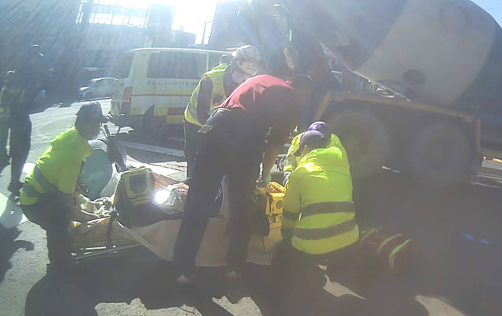 上班途中巧遇嚴重車禍 桃園消防林崇安出手急救2位OHCA騎士