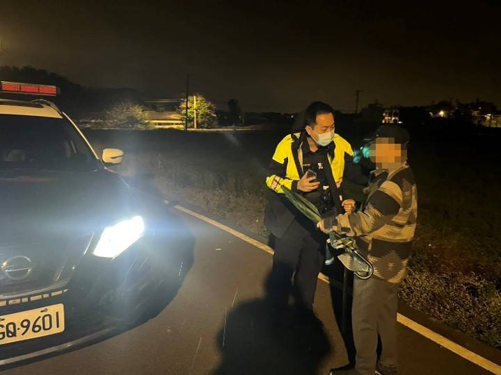 觀音老翁寒雨中迷途2公里 警地毯式搜索尋人