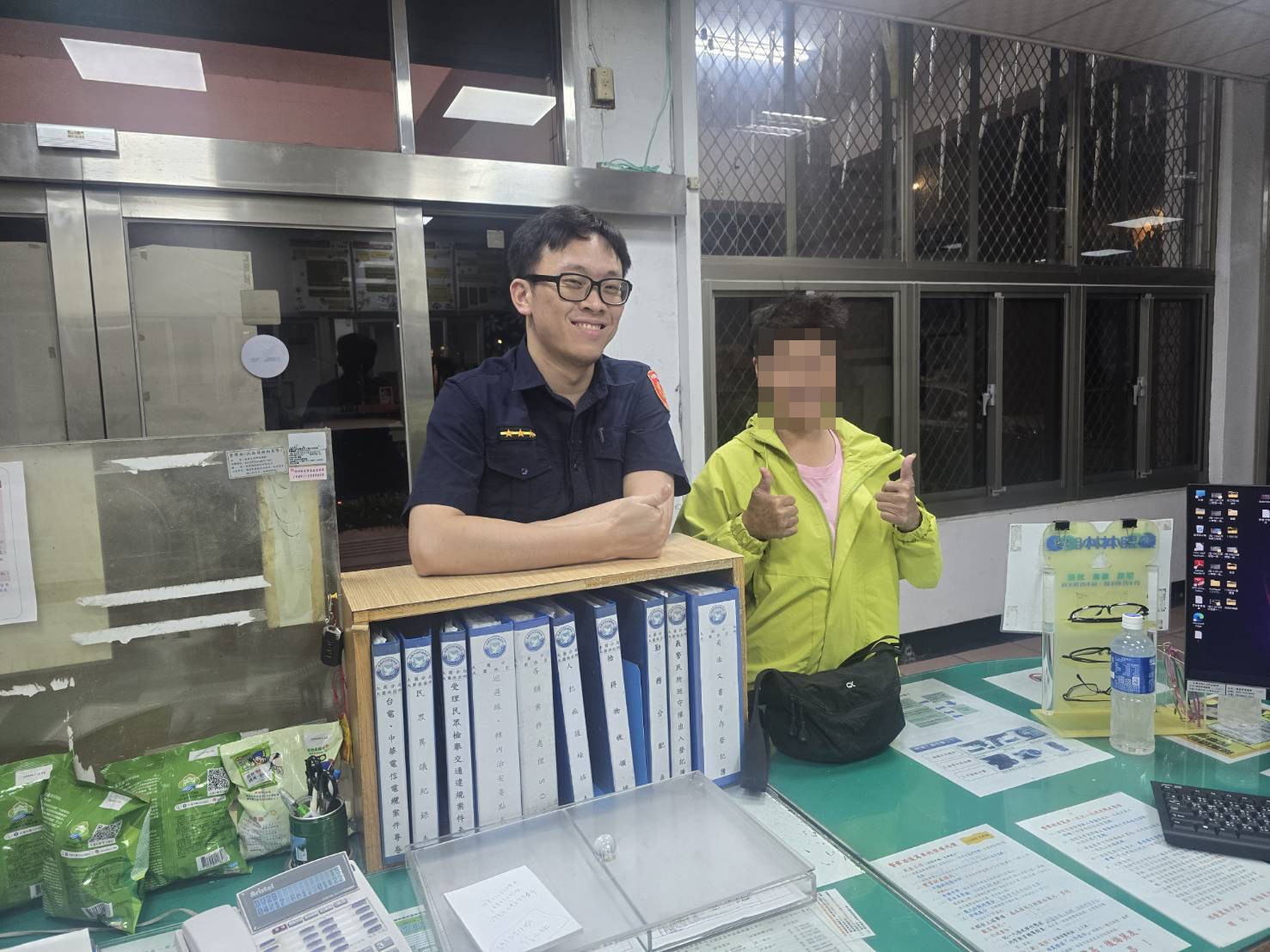 大園警揪感心 助瘖啞婦找回隨身包包