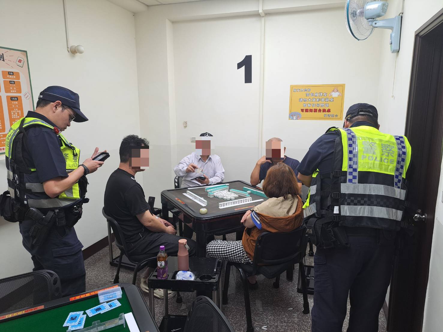 大園警前進治安熱點臨檢 查獲59人涉案
