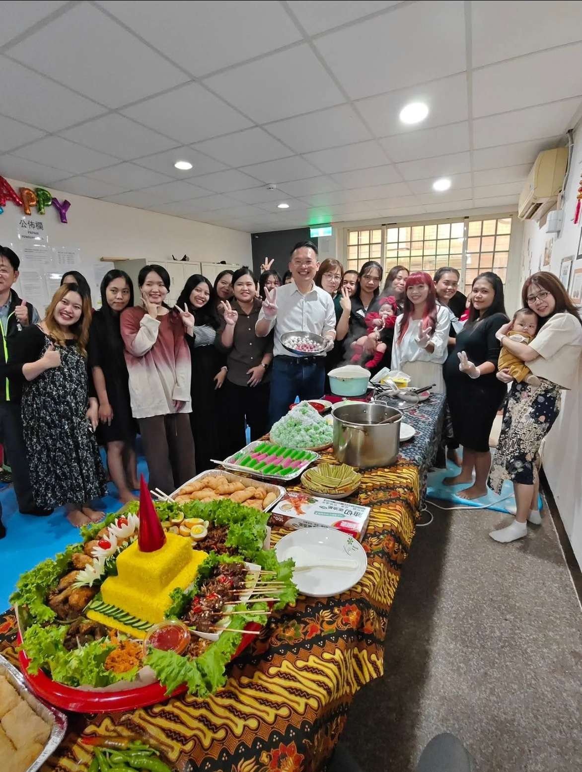 蘇俊賓陪桃園移工過新年 大秀廚藝製作「團圓」甜點