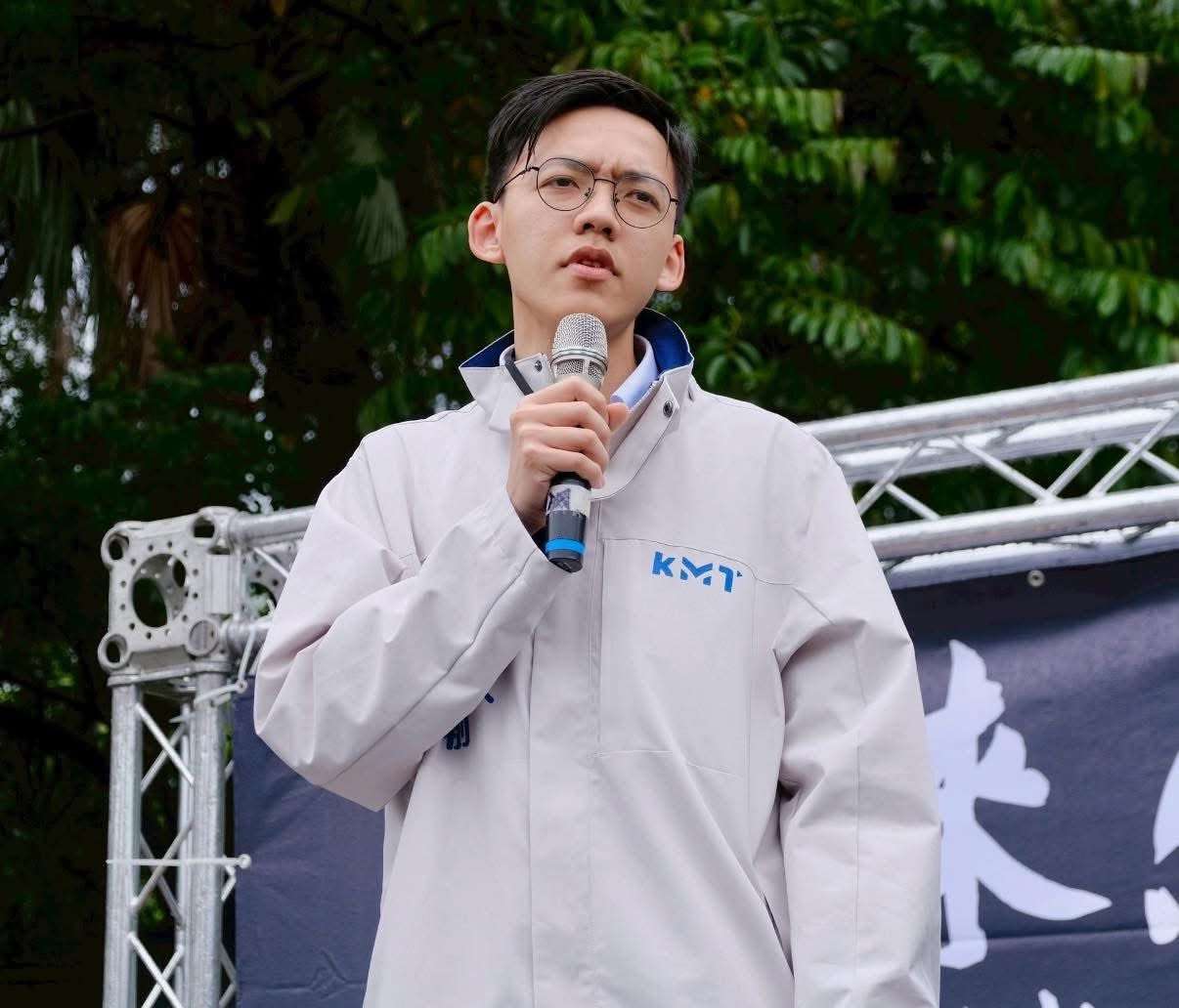 桃園公車改革遭中央卡關 康晉瑜轟黃世杰「放水噤聲」成絆腳石 桃園公車改革遭中央卡關 康晉瑜轟黃世杰「放水噤聲」成絆腳石