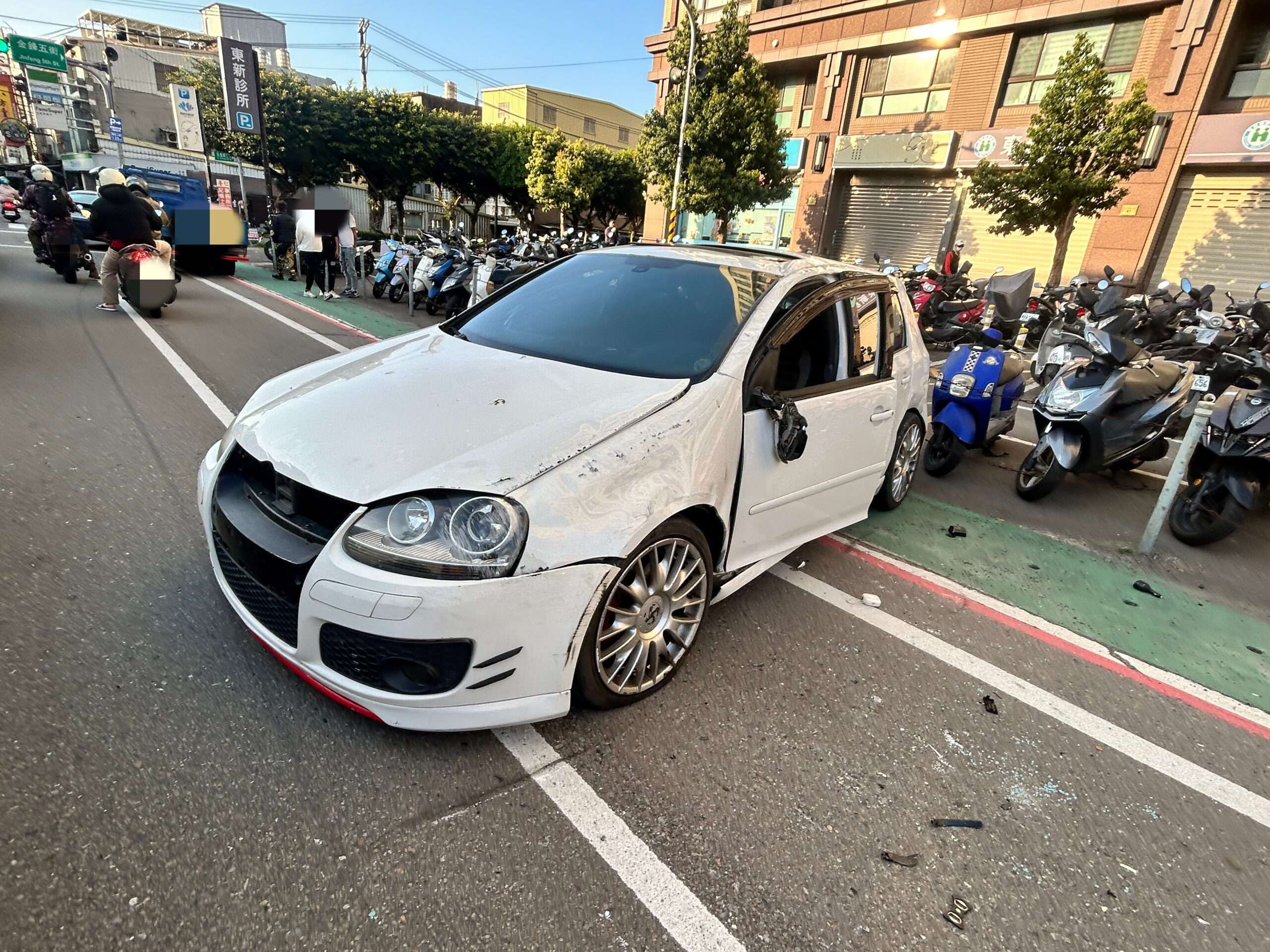 【有片】19歲少年酒駕釀禍！中壢街頭猛衝對向2連撞