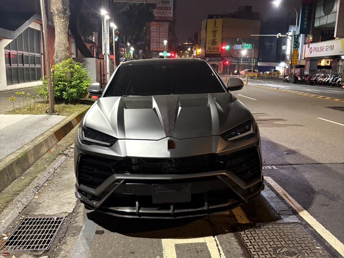 中壢警凌晨突襲封閉路檢 他無照駕駛千萬超跑休旅慘了