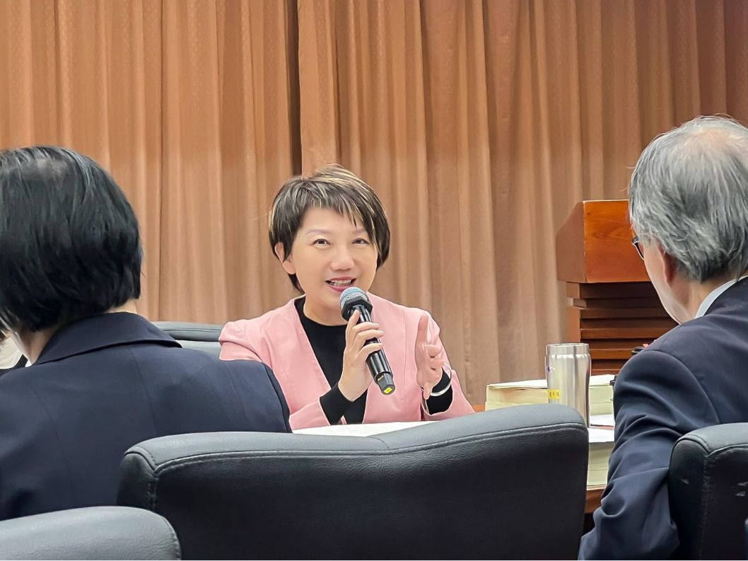 桃園鐵路地下化進度落後、經費暴增甩鍋張善政 范雲挨批沒做功課