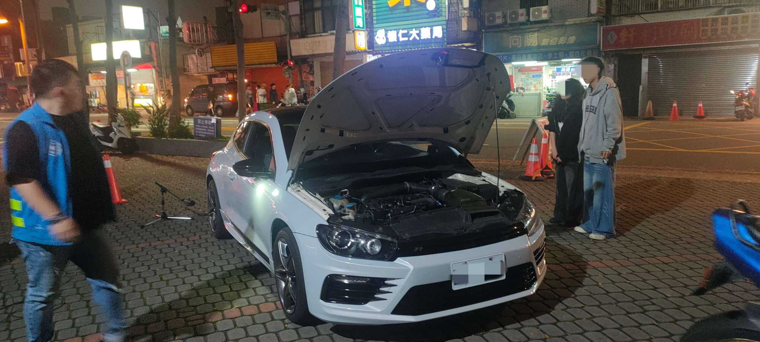 中壢環警監聯手守護社區安寧 一晚逮8改裝車開罰