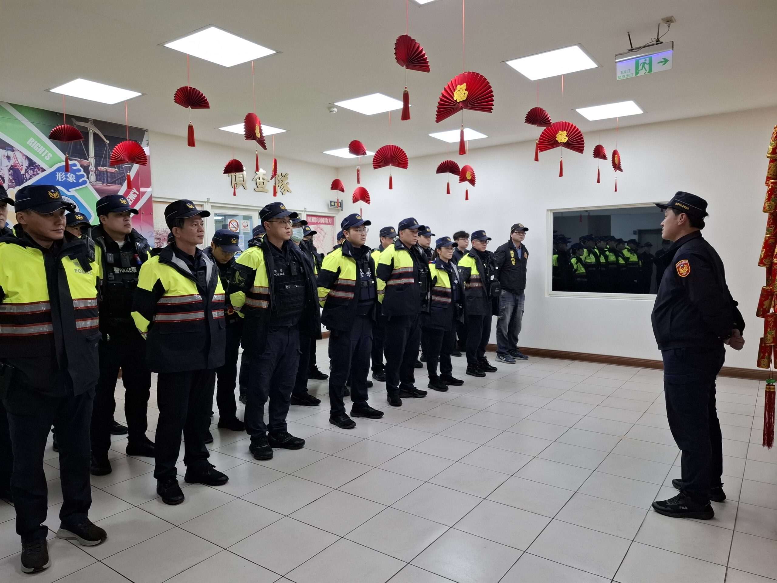 龜山警動員60人前進治安熱點 年節前守護公共安全