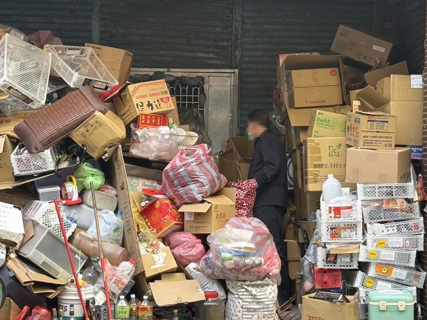 住宅囤積雜物影響救災動線 桃園通過自治條例將開罰