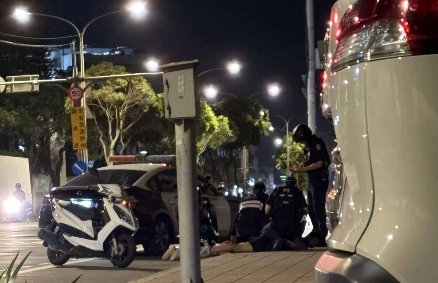 掩護無牌車逃逸！蘆竹無照山道猴惡意擋警 重罰12萬9下場慘了