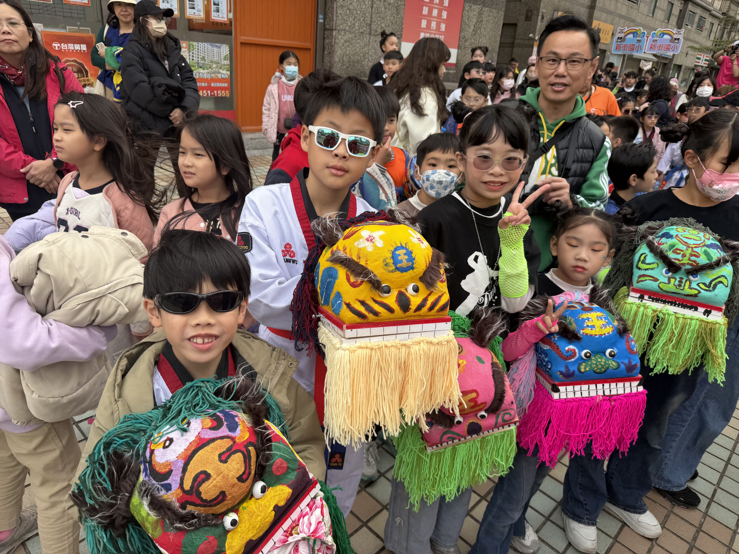 中壢新街國小為90周年校慶暖身 踩街活動傳承客家獅頭文化