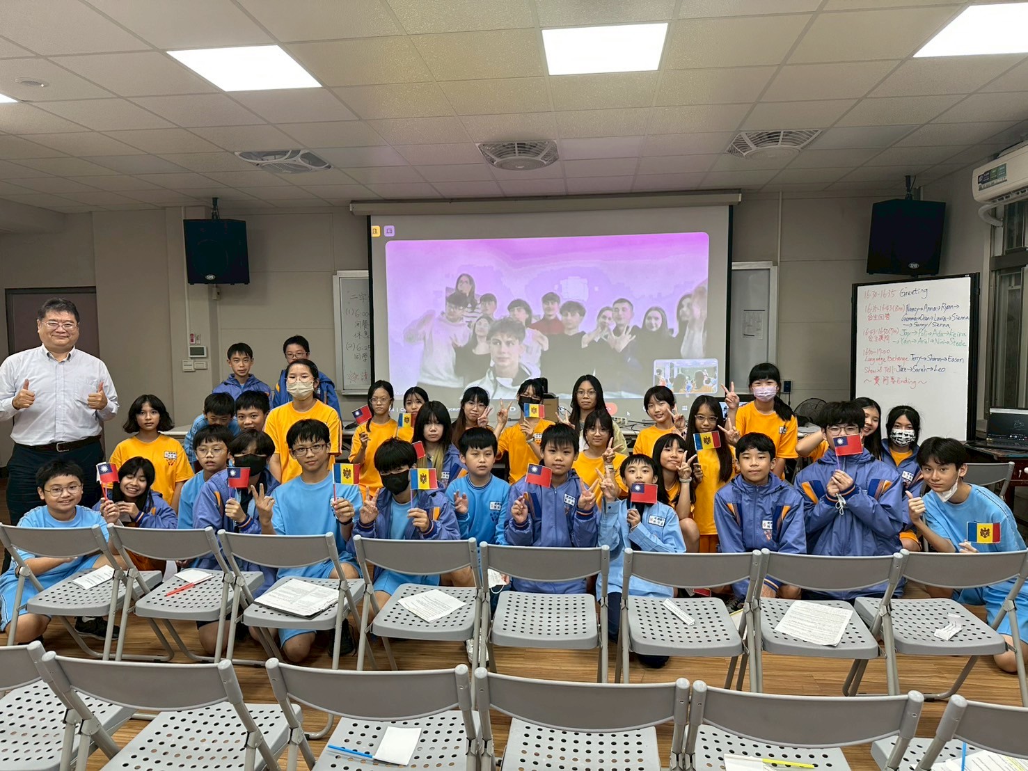 泰迪熊牽線！桃市建國國中與摩爾多瓦中學視訊 學生笑稱：羅馬尼亞語好難