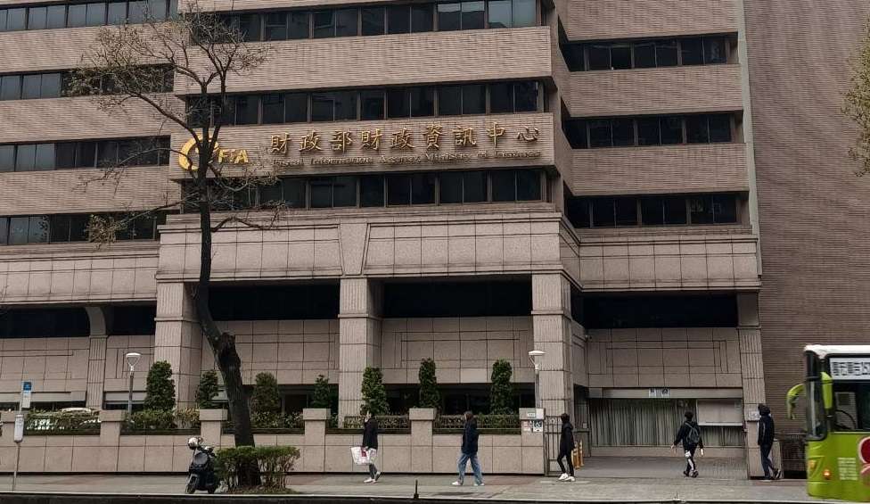 財政資訊中心選出8位廉潔楷模 推動手機報稅、防資料外洩獲肯定