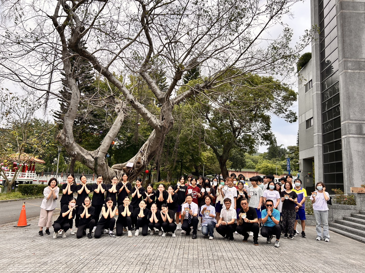 桃園高中老榕樹罹「樹癌」須移除 師生為它舉辦畢業典禮
