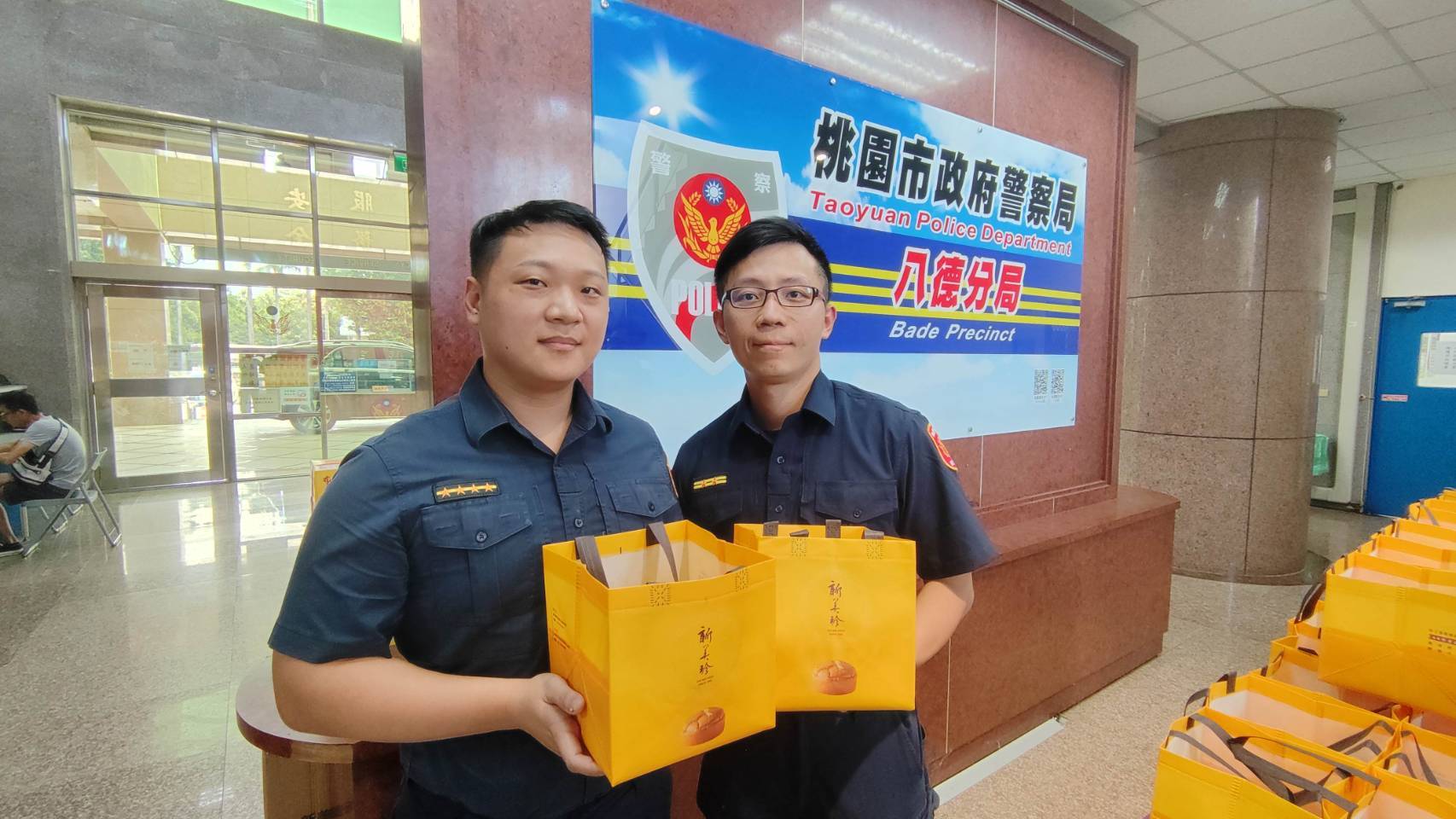 堅守崗位也當好爸爸 八德警分局溫馨慶祝父親節