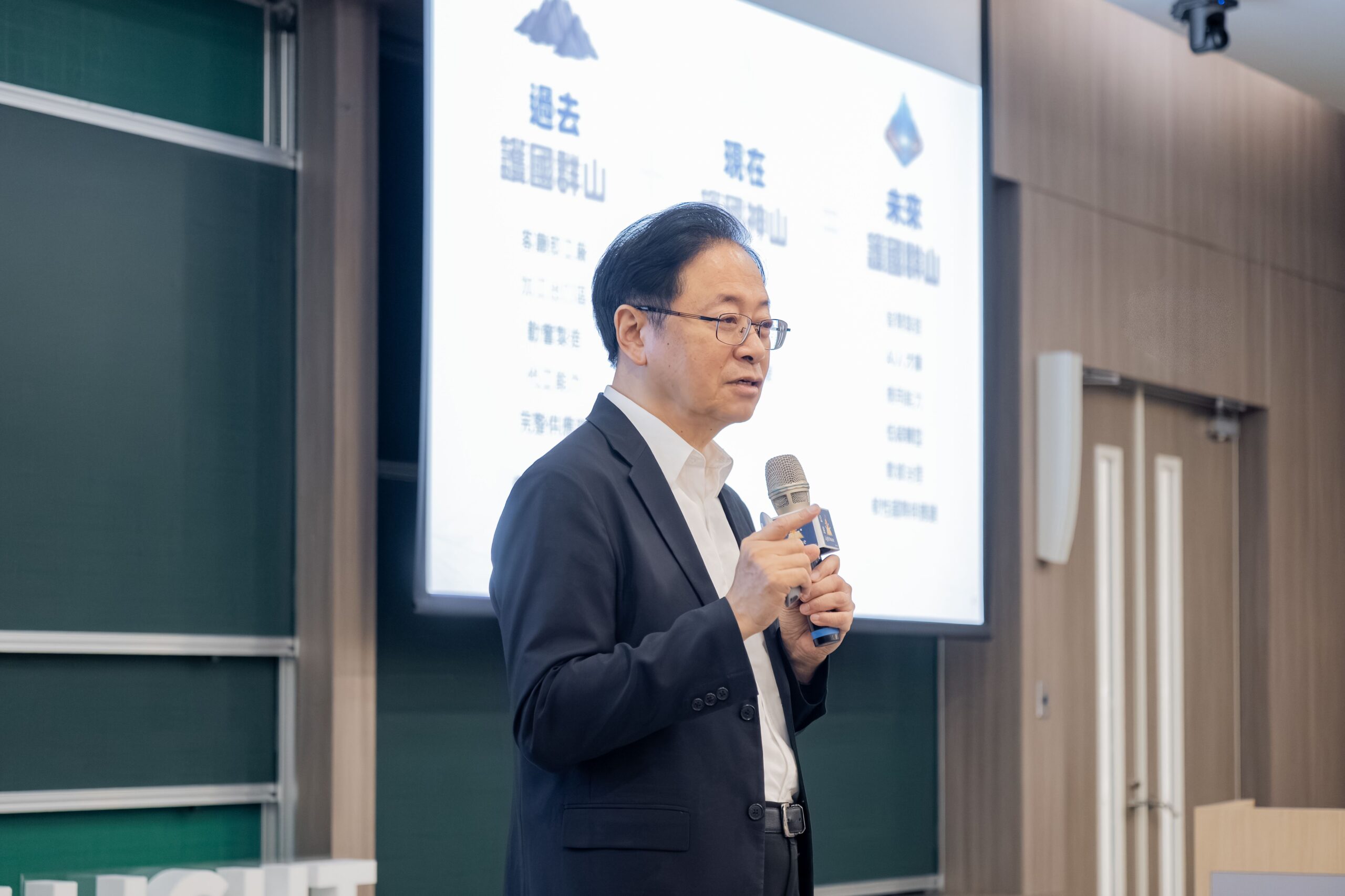 張善政談台灣半導體產業發展歷程 點出AI時代競爭關鍵 張善政談台灣半導體產業發展歷程 點出AI時代競爭關鍵
