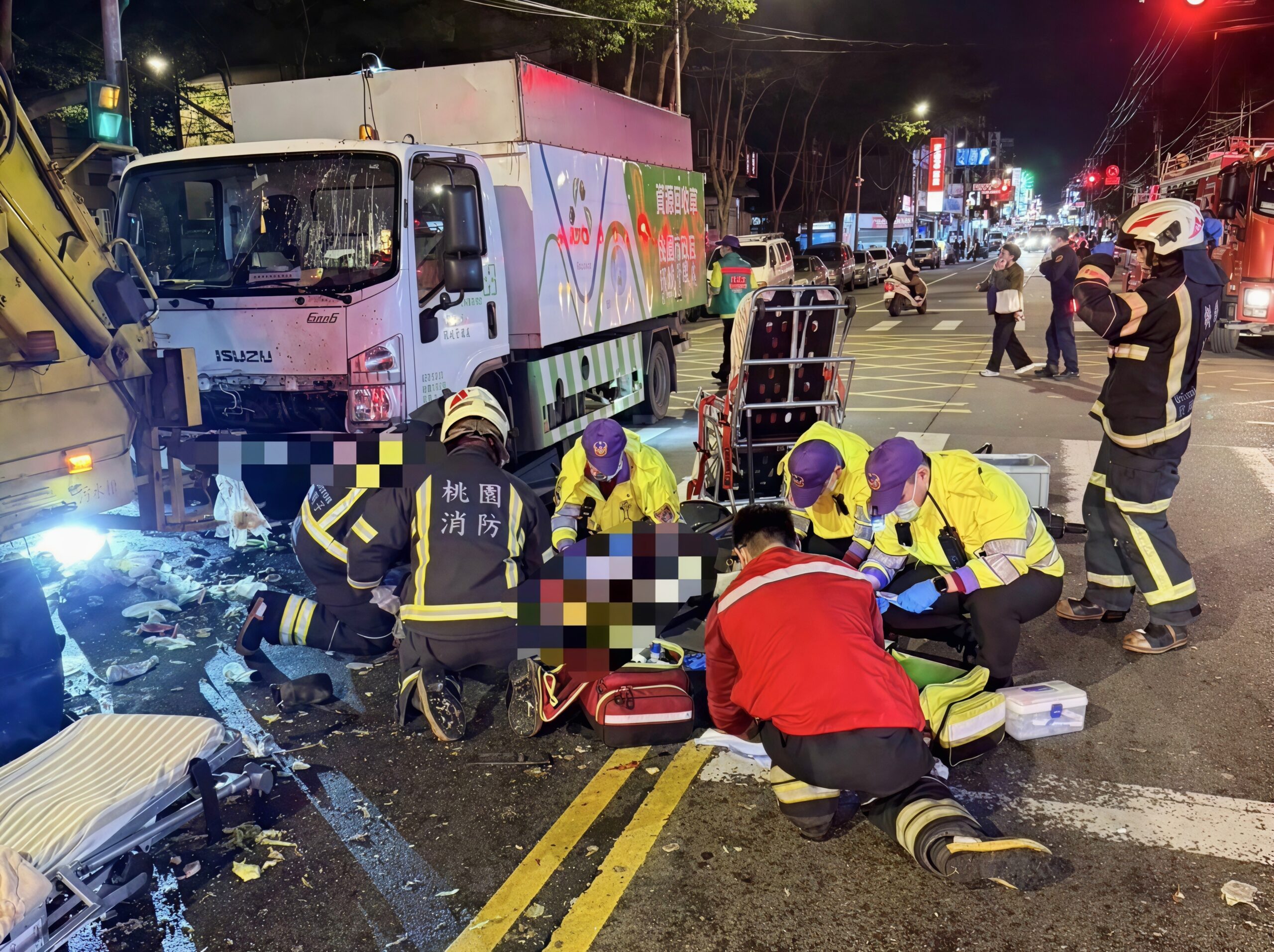 龜山嚴重車禍!回收車垃圾車碰撞 7人送醫1命危 龜山嚴重車禍!回收車垃圾車碰撞 7人送醫1命危