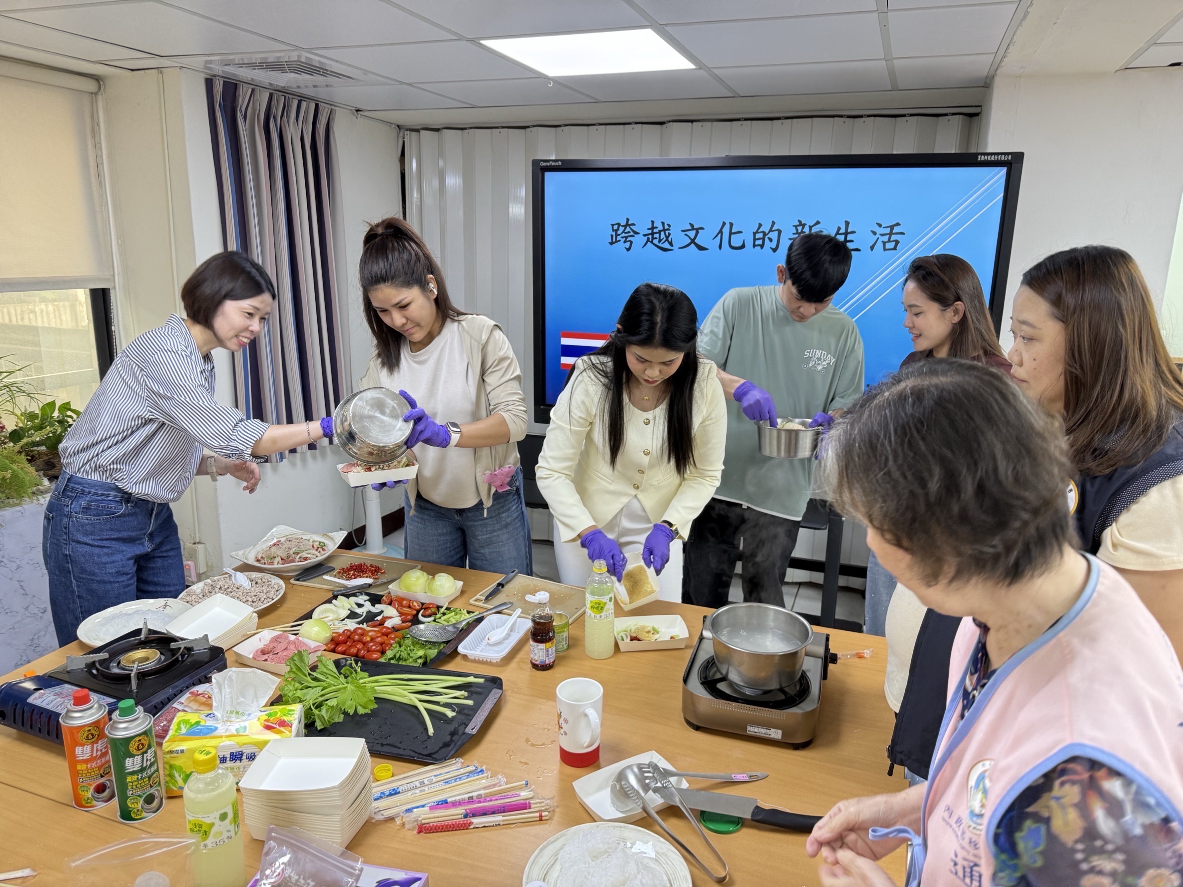 移民署桃園站辦理泰國文化課程 新住民動手做道地料理