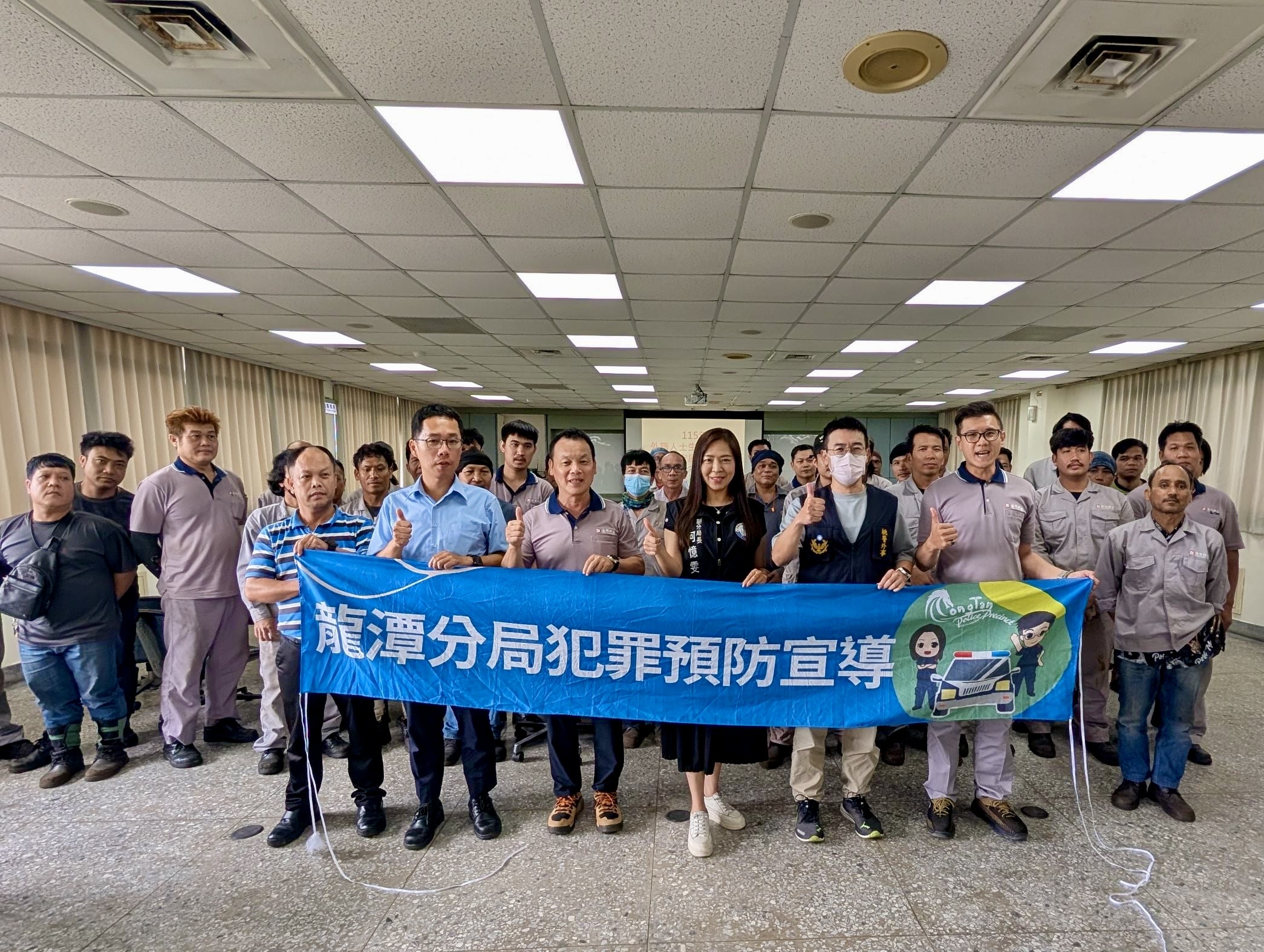 龍潭警攜手春源鋼鐵 向移工宣導台灣法令與交通安全觀念