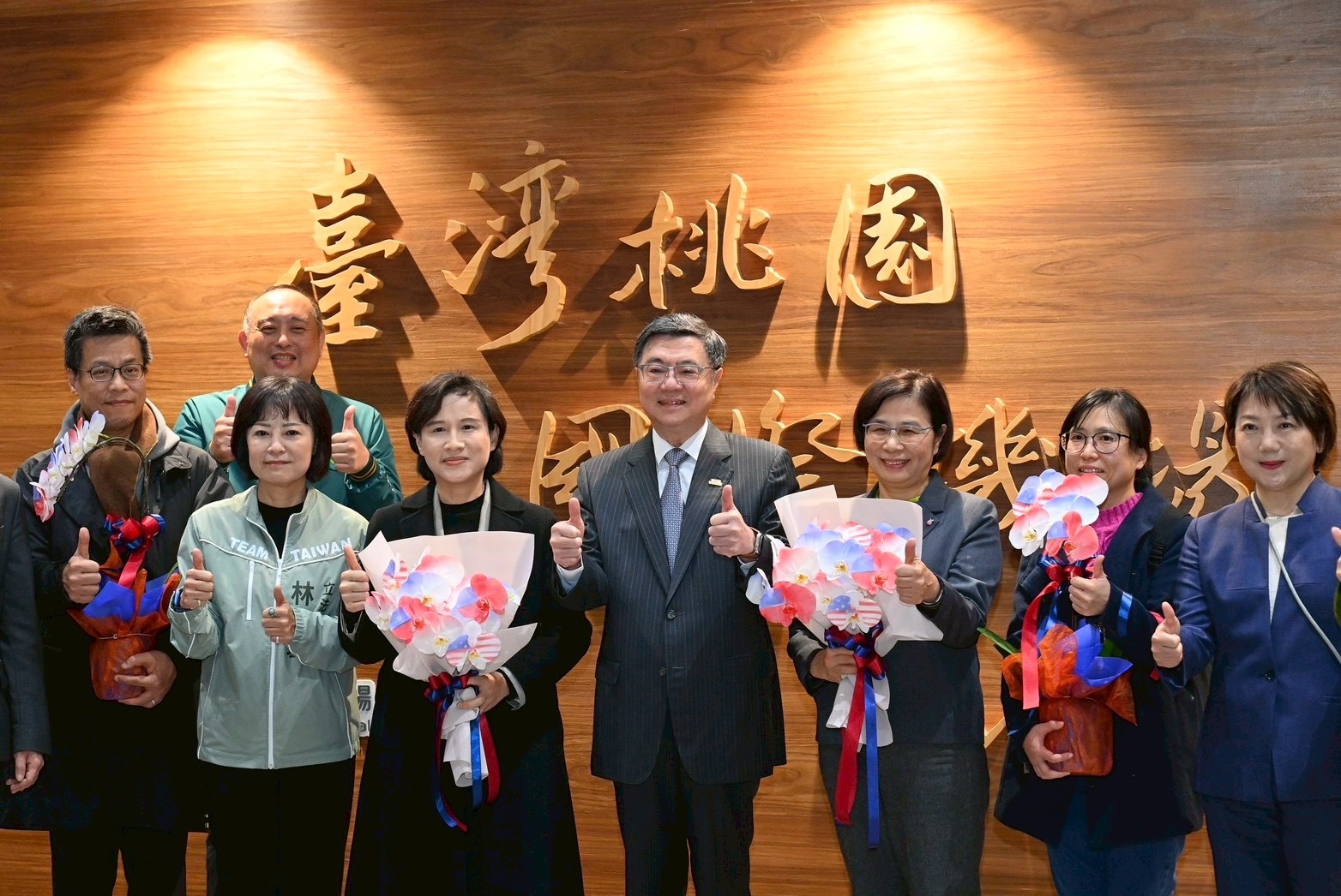 台美關稅確定15%！卓榮泰親赴桃機迎接肯定團隊辛勞付出