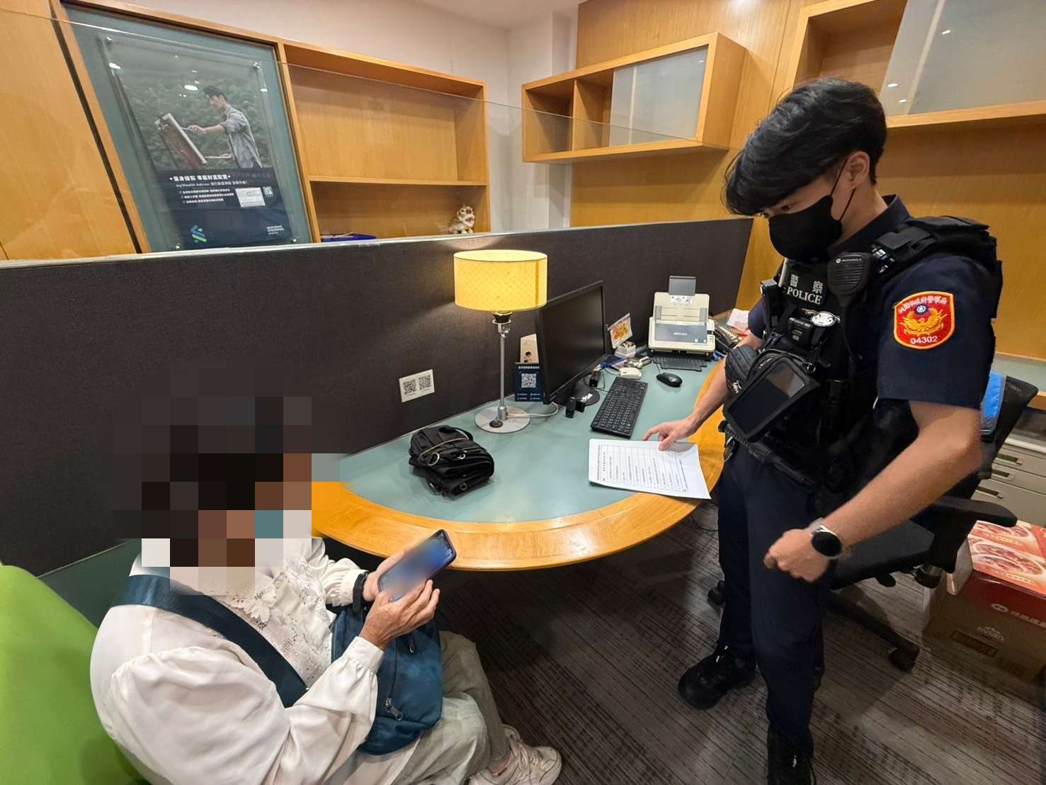 美金買黃金全是假！中壢警銀聯手拆穿騙局 助婦保住百萬積蓄
