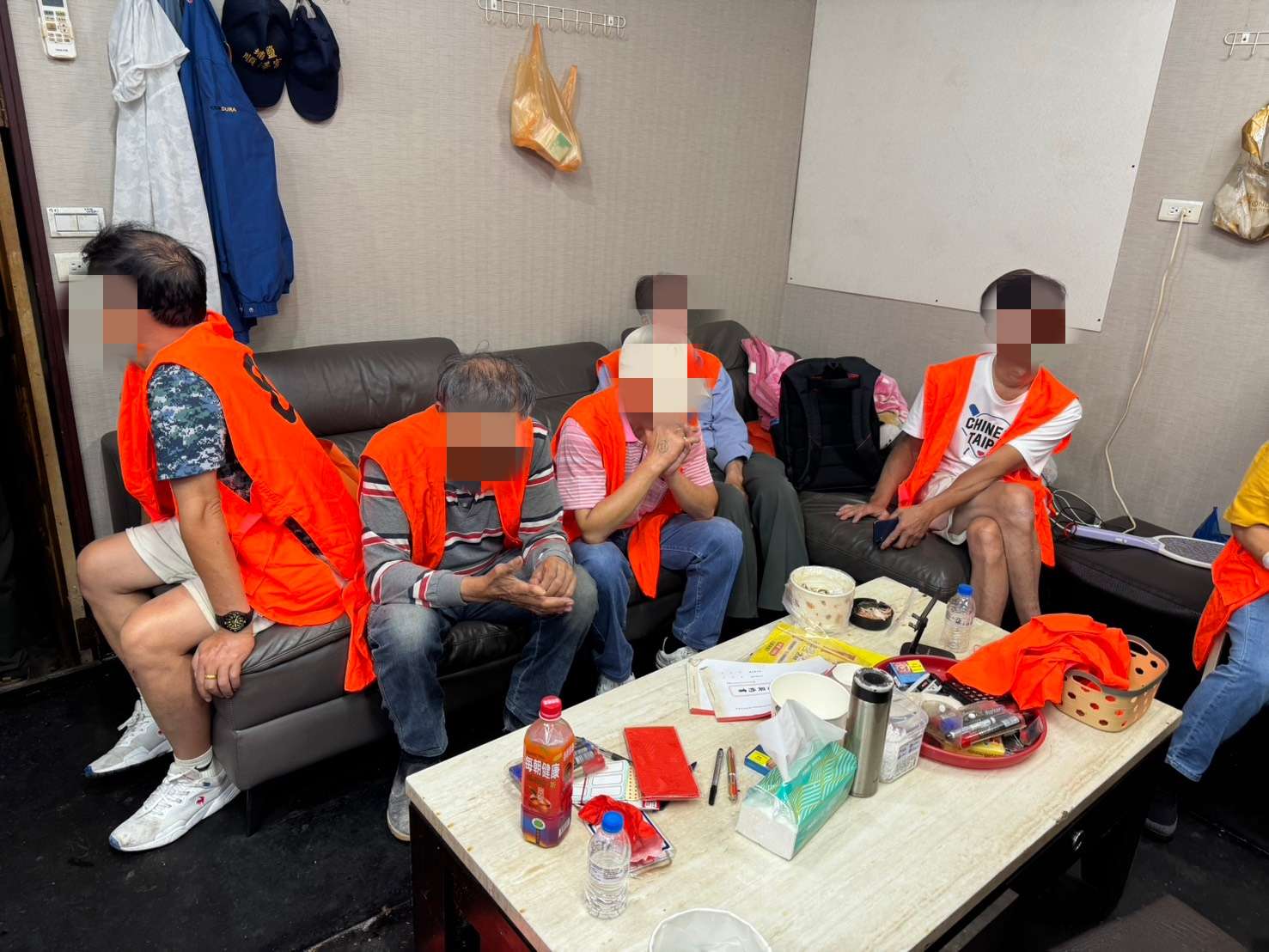 中壢宮廟藏職業賭場 16人當場被逮
