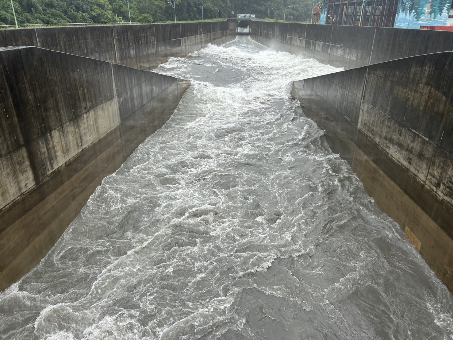 米克拉颱風挾豪雨！石門水庫啟動阿姆坪防淤放水