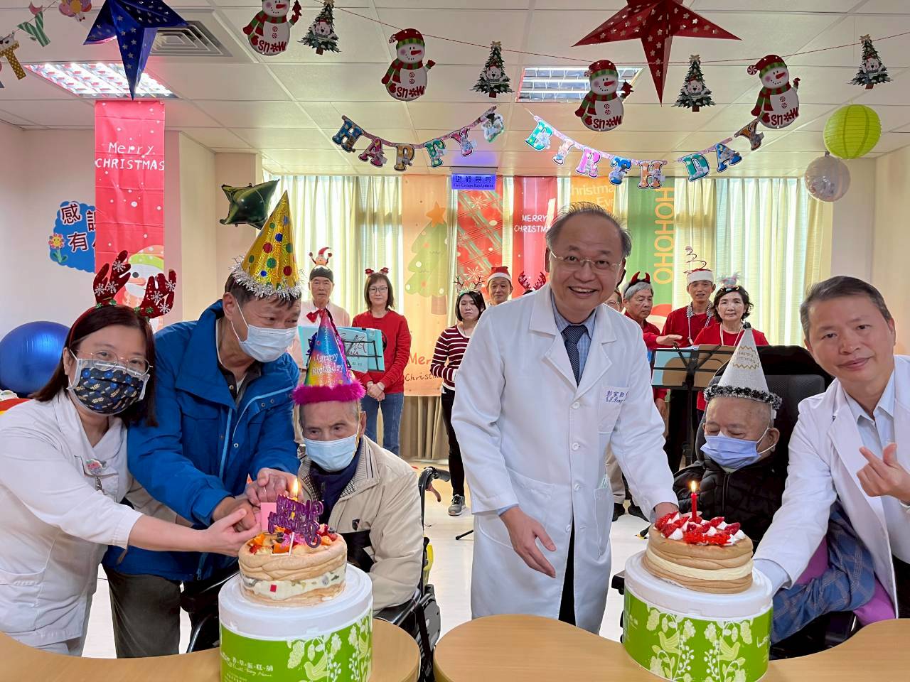 北榮桃園分院結合聖誕報佳音 為護理之家長輩慶生