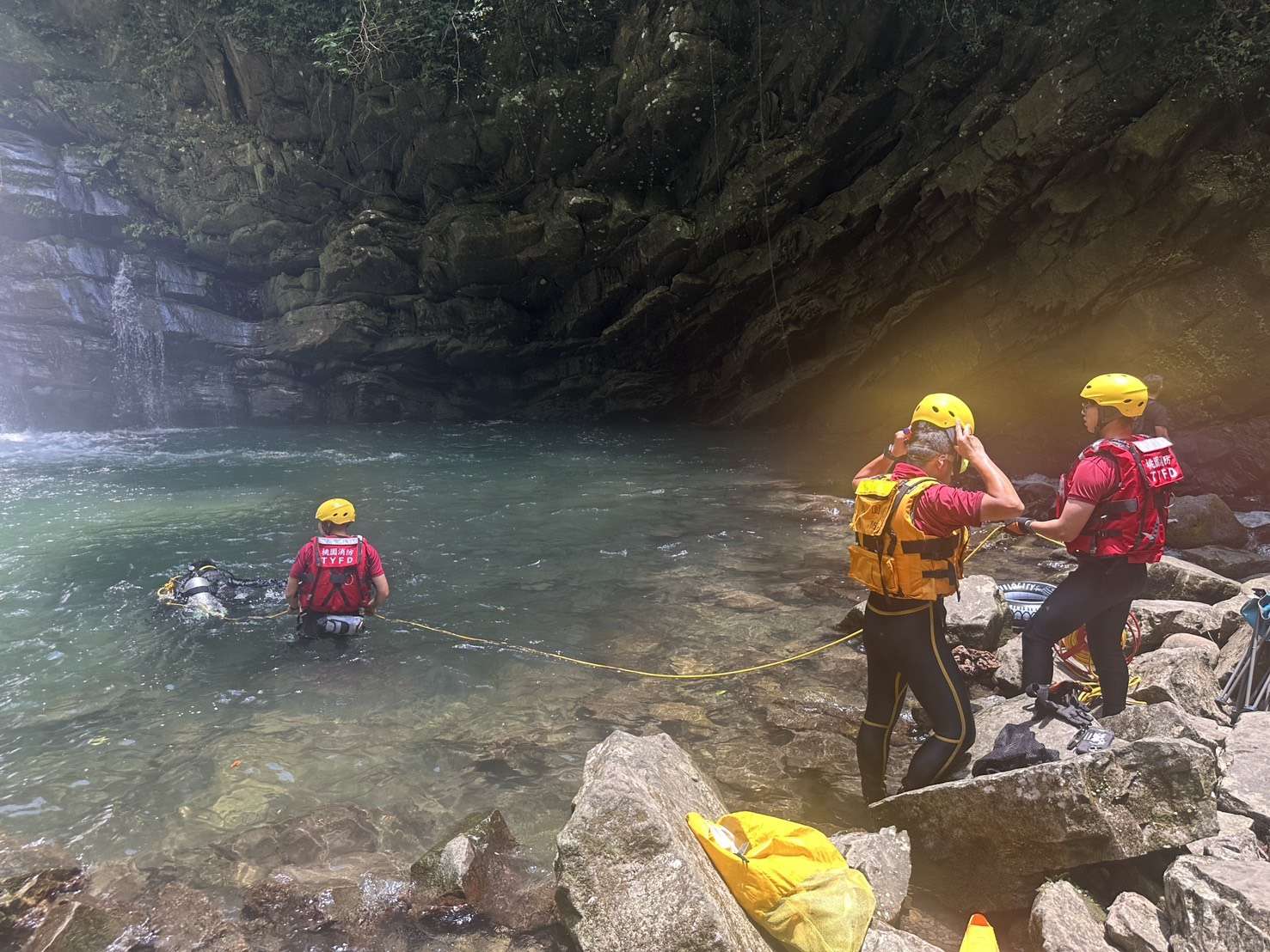 闖復興優霞雲瀑布戲水 桃園17歲男遭暗流捲入喪命 闖復興優霞雲瀑布戲水 桃園17歲男遭暗流捲入喪命
