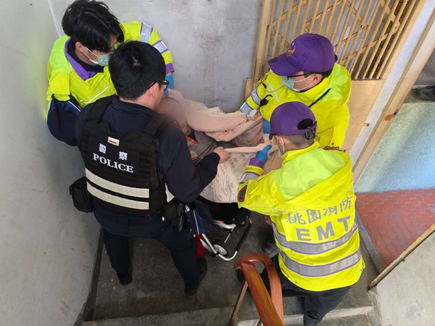 龜山獨居翁跌倒無人知！愛心便當成救命關鍵 警民協力及時伸援