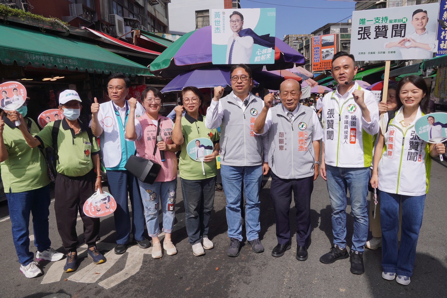 黃世杰龍潭掃街爭取選民支持 承諾補足當地交通路網 黃世杰龍潭掃街爭取選民支持 承諾補足當地交通路網