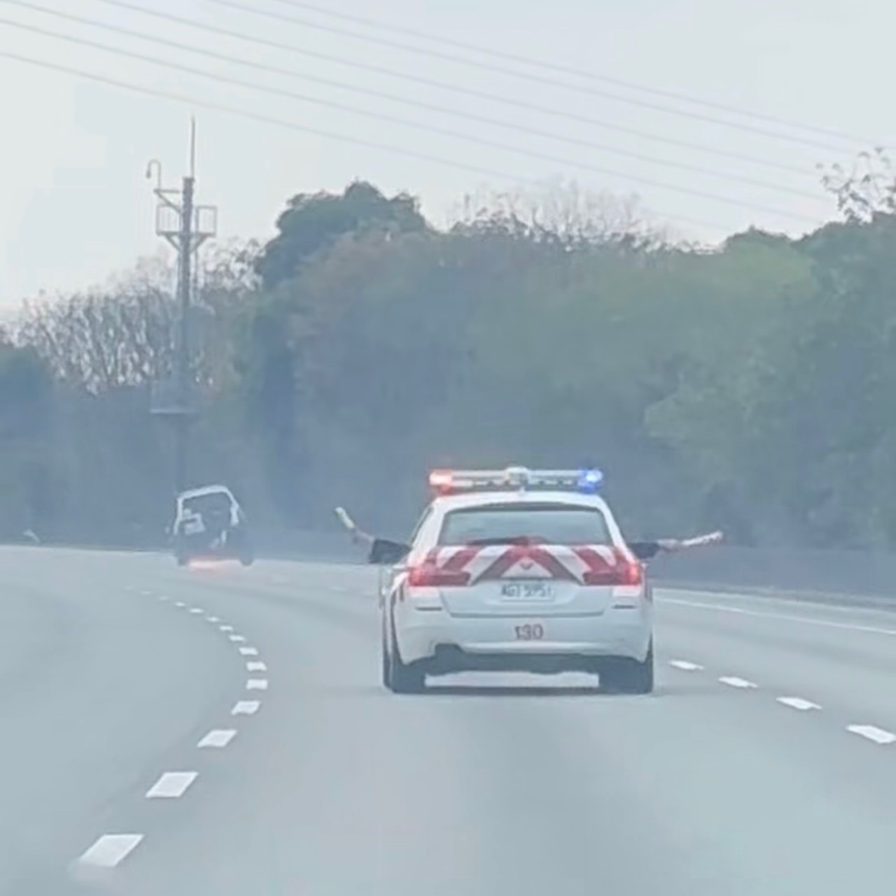 輪框磨地噴火花！失竊車國道狂飆20公里 國道警拔槍生擒醉漢