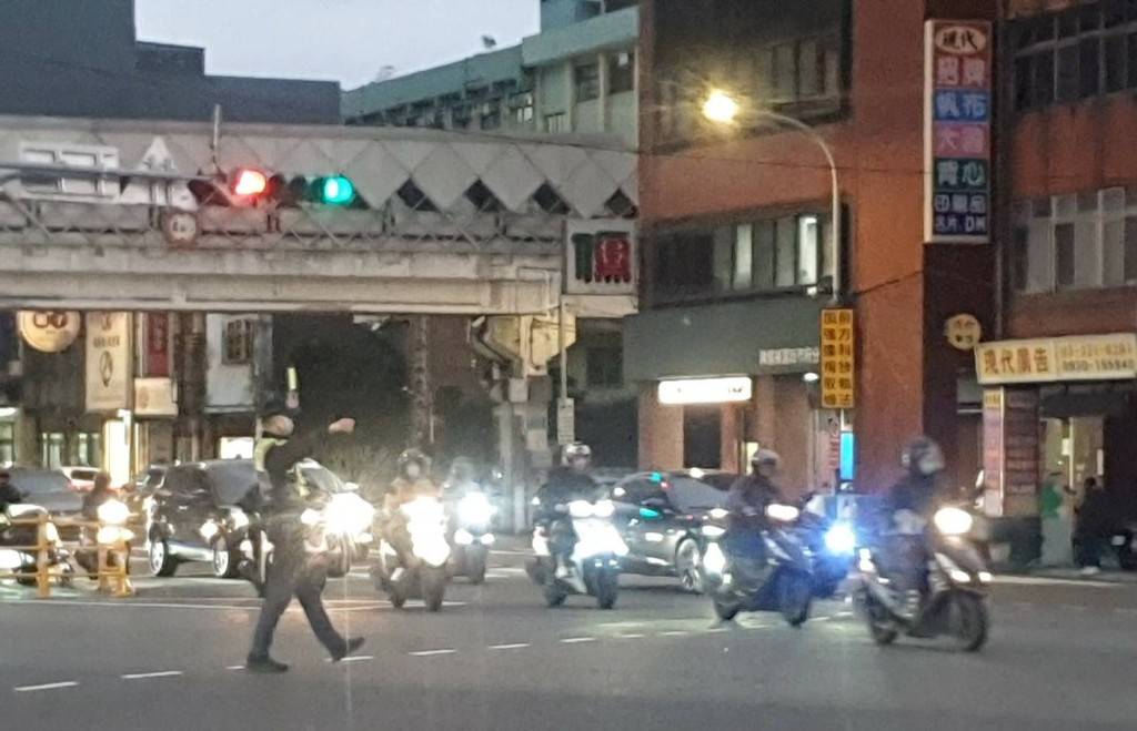 春節9天連假湧人車 桃園交大籲改走替代道路 春節9天連假湧人車 桃園交大籲改走替代道路