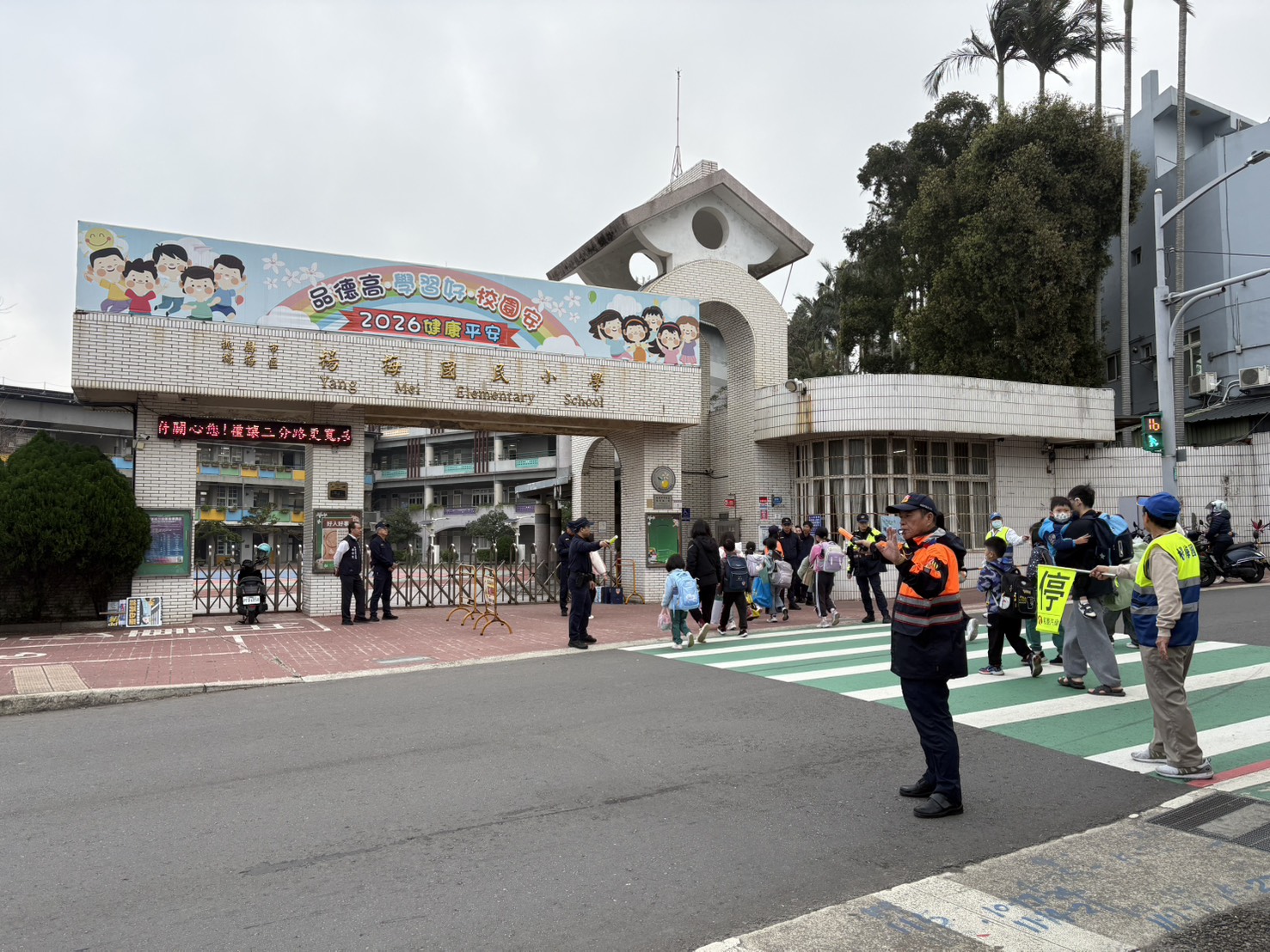 楊梅警啟動護童專案 籲行經校園周邊放慢車速