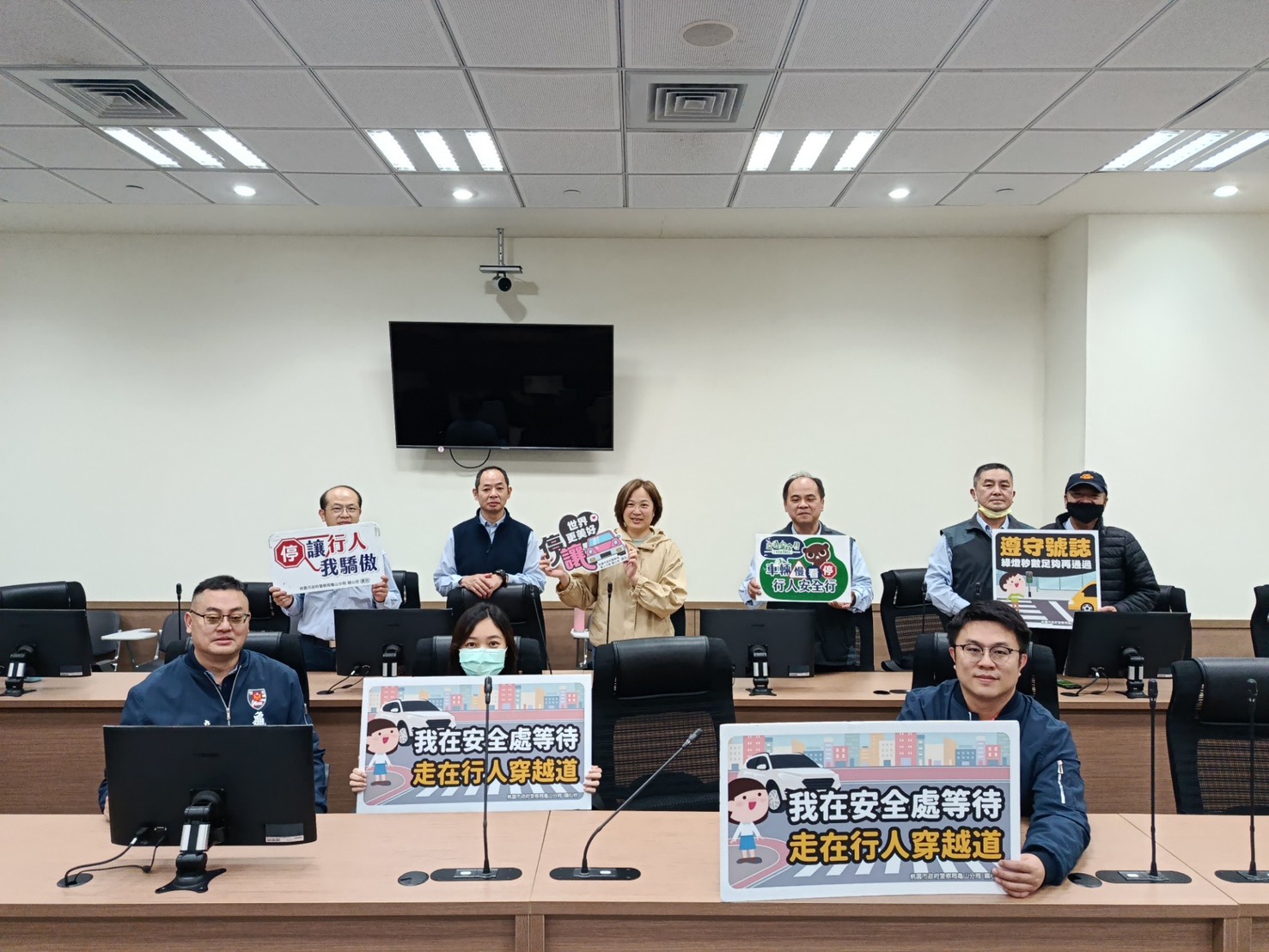 龜山警走入林口長庚為接駁車運將「上課」鎖定4主題守護交安