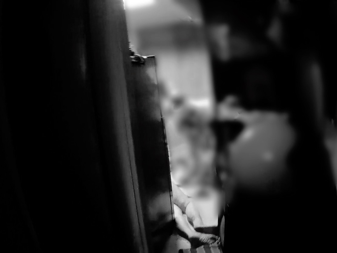 中壢套房傳濃烈「腐臭味」警破門驚見全裸翁倒臥穢物急送醫